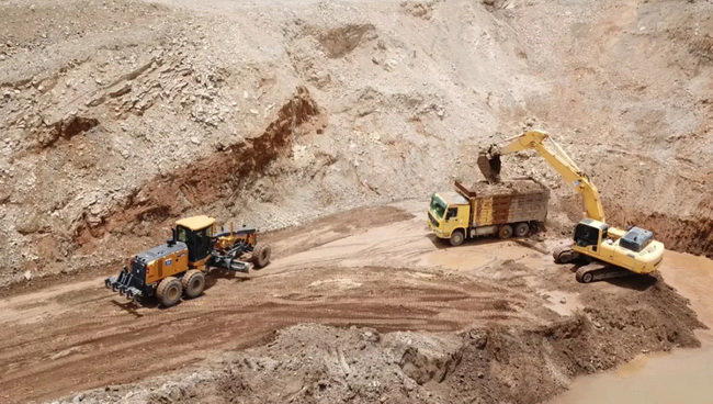 让球网GR2605矿用平地机对运输路面清理、平整和养护