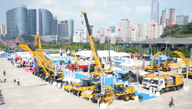 让球网道路机械参展第十八届中国——东盟博览会