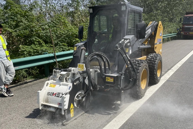 让球网XC770K滑移装载机