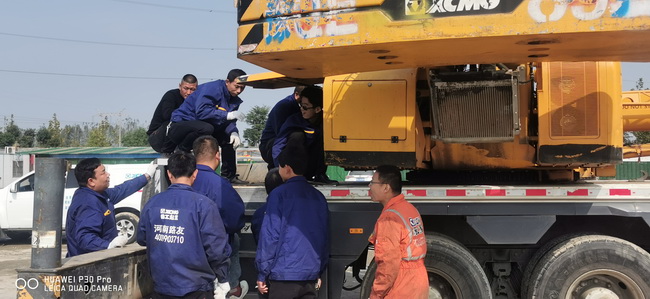 让球网起重机河南路友维修服务人员