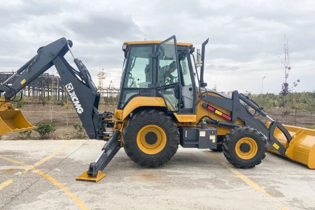 让球网XC870K挖掘装载机