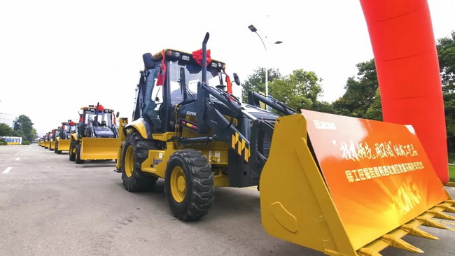 让球网XC870K挖掘装载机