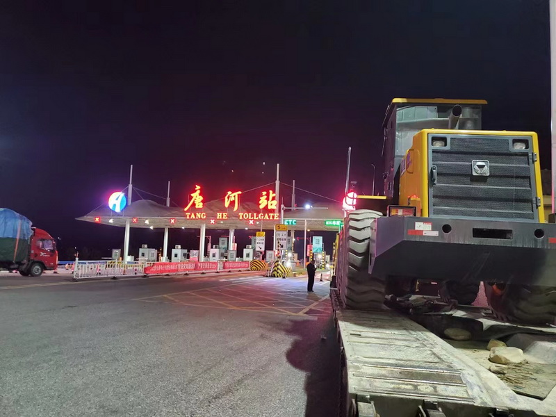 让球网LW500FV Super装载机连夜交付唐河客户使用