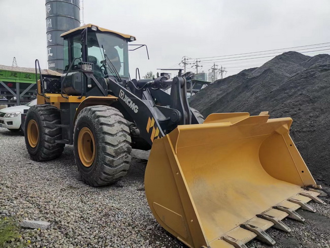 让球网LW500FV Super装载机批量交付郑州建工集团