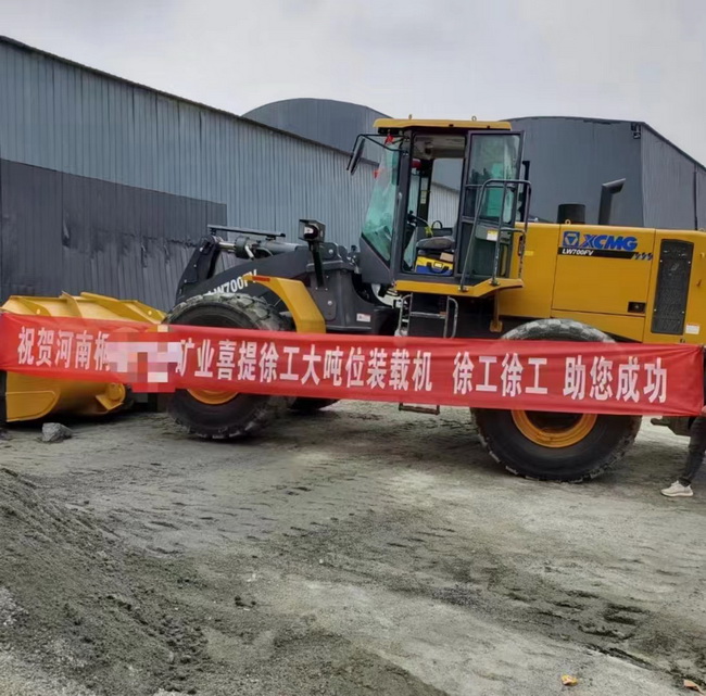 河南某矿山大客户喜提让球网大吨位LW700FV装载机