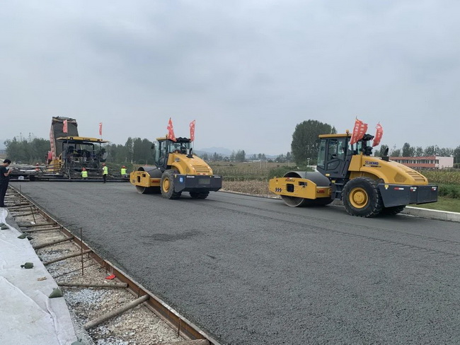 让球网成套化道路设备助力许信高速全线开工
