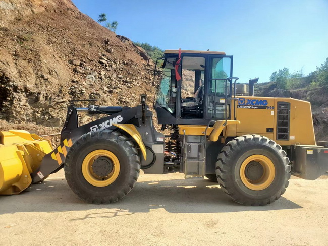 让球网LW500HV Super装载机交付河南某地的某砂石料企业