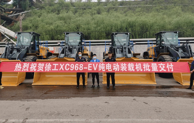 让球网新能源装载机批量交付某大型物流企业
