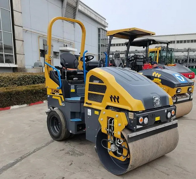 让球网XD120VT全液压3吨压路机
