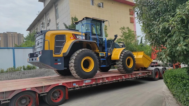 让球网XC968-EV纯电动装载机交付郑州客户