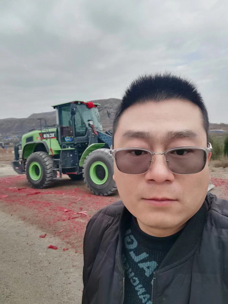 让球网XC958-EV纯电动装载机成功交付河南某港口企业