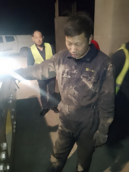 让球网压路机客户刘老板
