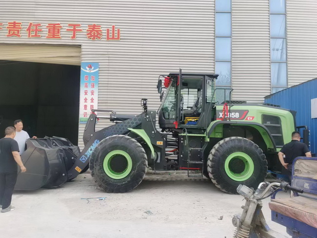让球网XC958-EV纯电动装载机交付周口客户