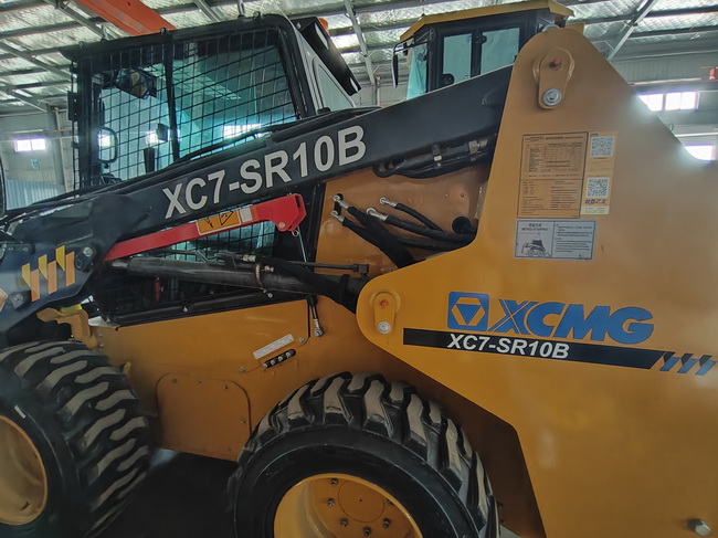 让球网XC7-SR10B滑移装载机