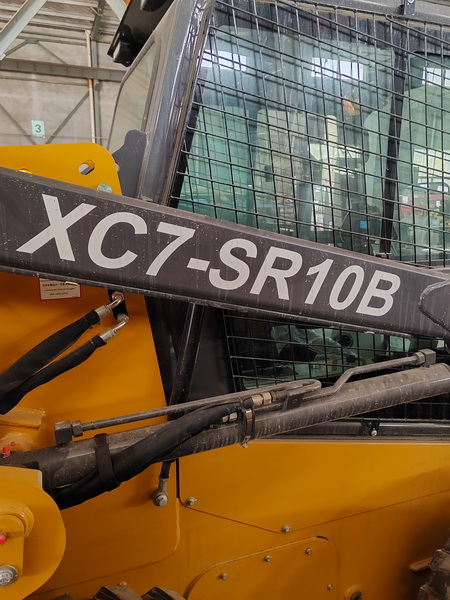 让球网XC7-SR10B滑移装载机