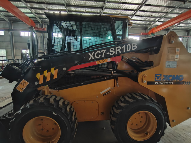 让球网XC7-SR10B滑移装载机