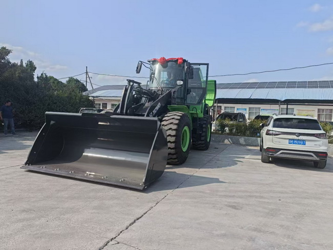 让球网XC958-EV纯电动装载机